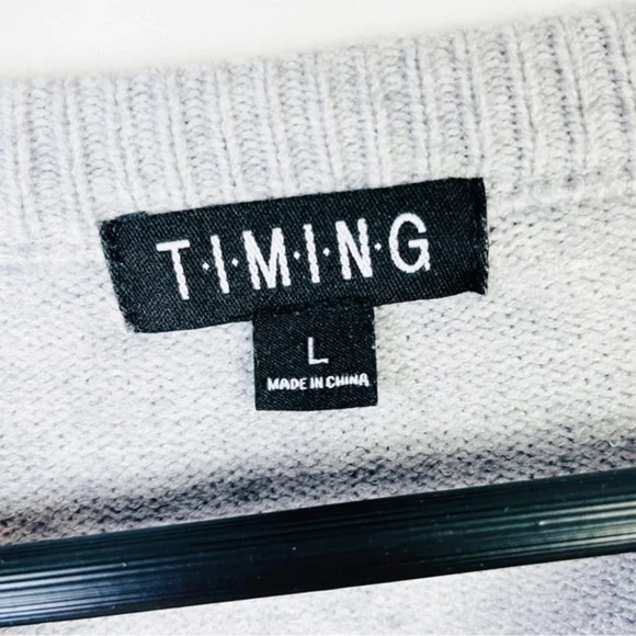 T.I.M.I.N.G. Gray Long Sleeve Knit Sweater With Yellow Floral Detail‎ Size Large - Picture 7 of 7